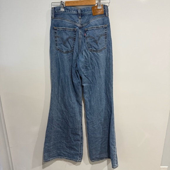 Levi’s High Loose Flare Jean - Picture 4 of 11